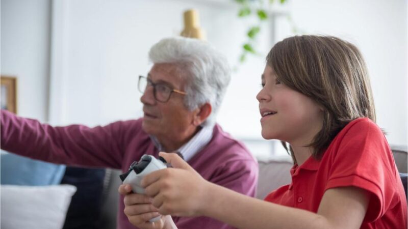How to keep seniors engaged at home in Toronto and Ontario